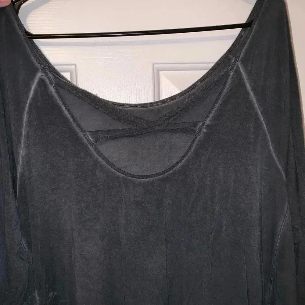🧾 American Eagle Top ☑️ - Picture 2 of 3